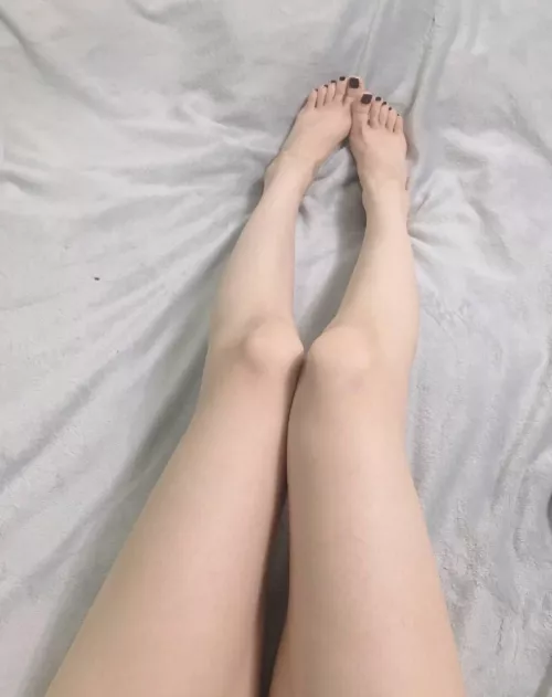 Simple 18 y.o legs ⌒_⌒
