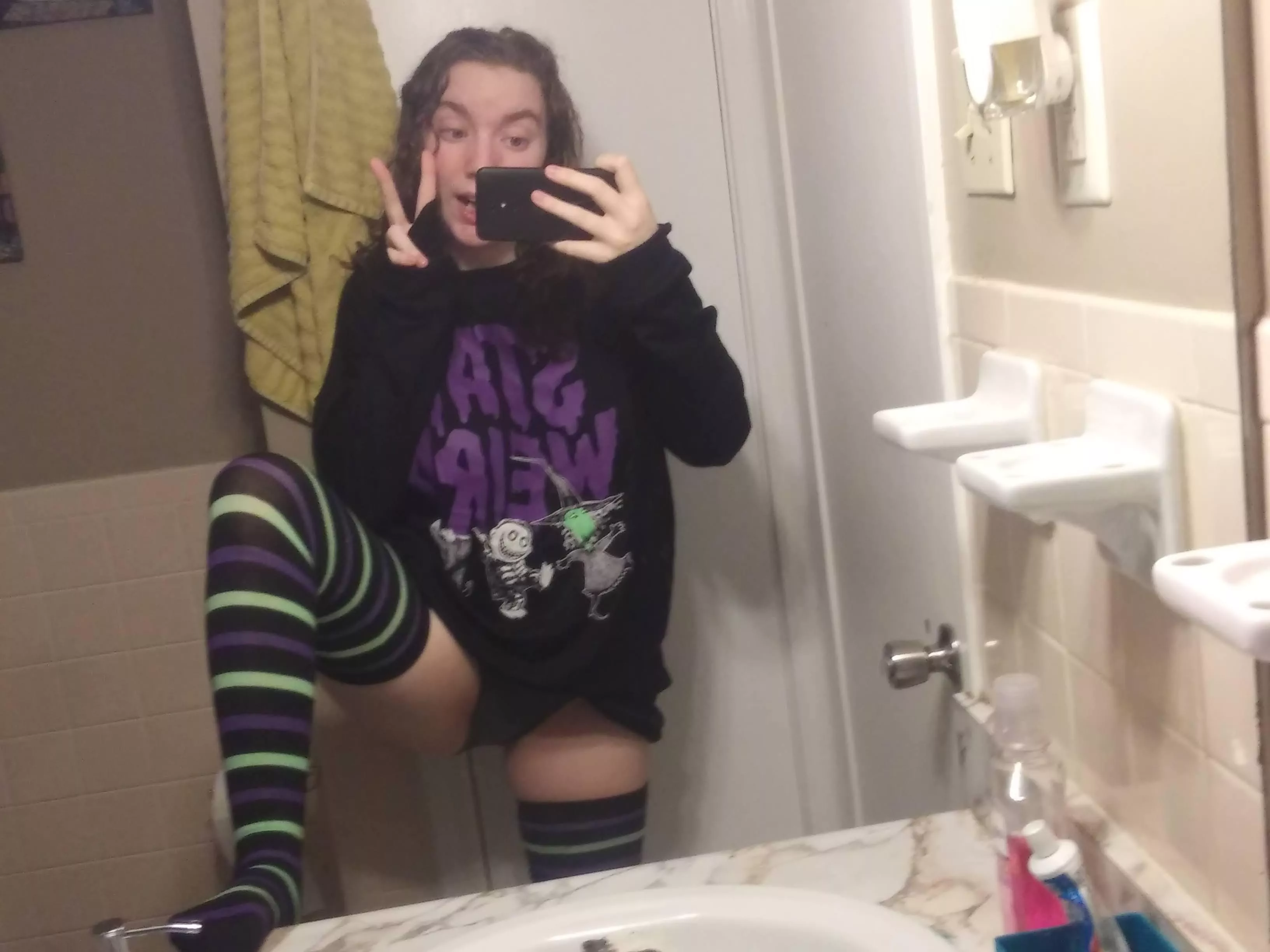 Since a lot of you seemed to comment on how cute she looked compared to my last picture, here's a little tease with her looking cuter 😁