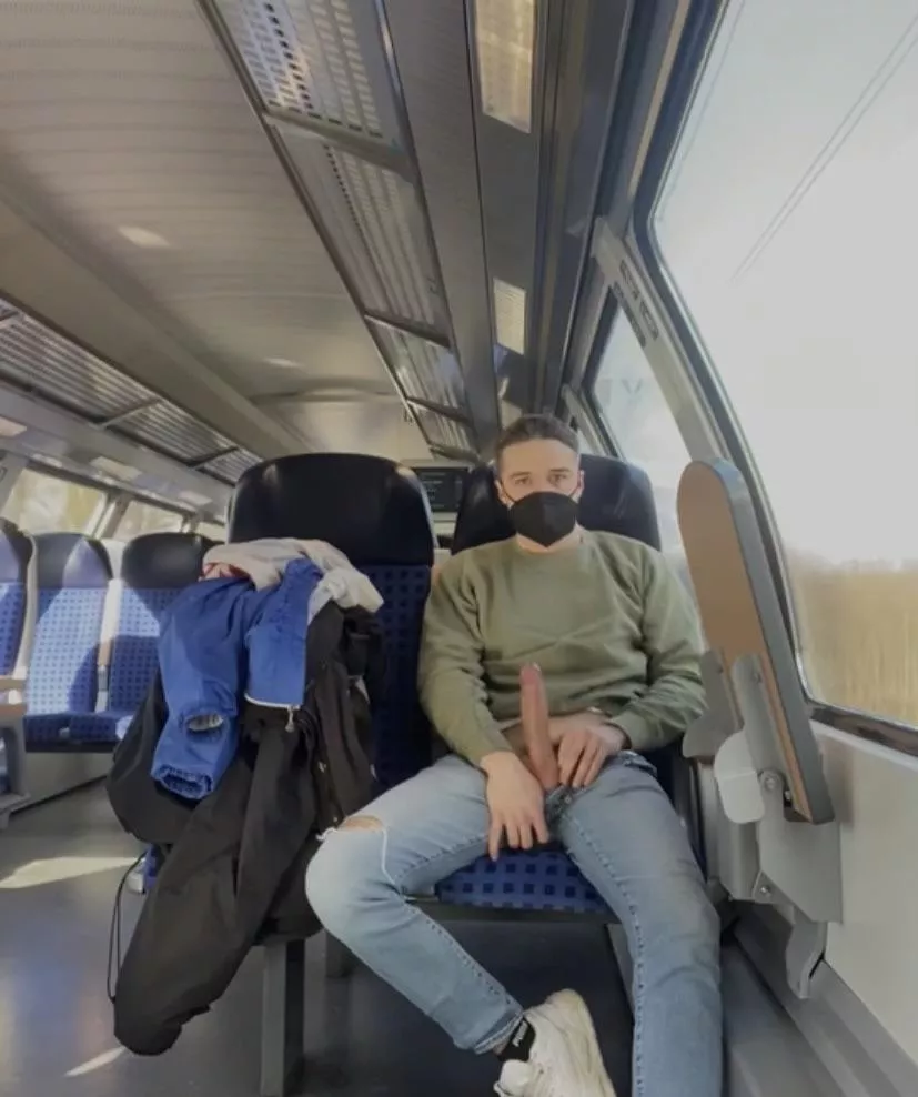 Since many people enjoyed it, here‘s another train riding moment 🚂