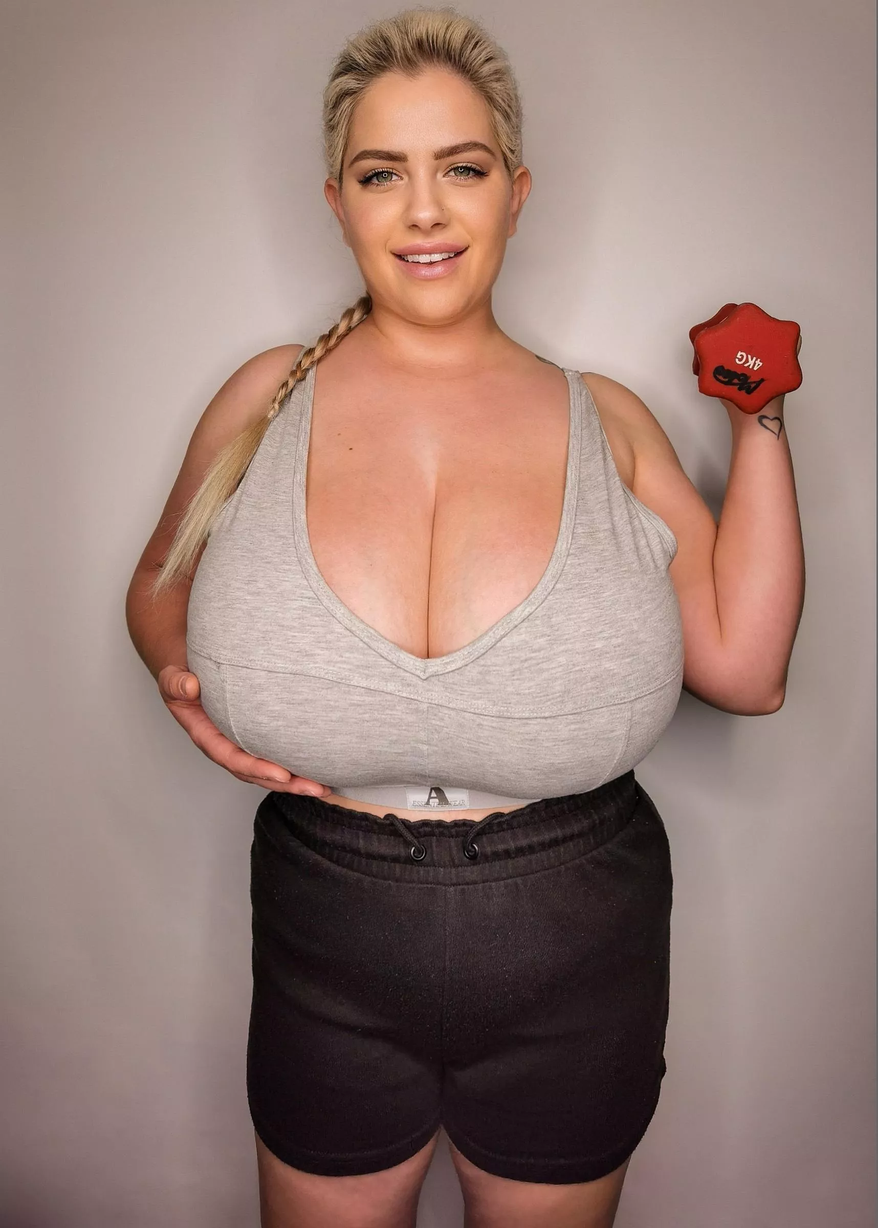 Since my enormous tits weigh more than 4kg each, I love to practice weightlifting with them. And many other naughty things. 😈