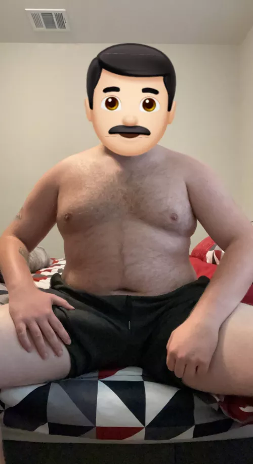 Since my first ever nude online here did so well I figured I’d come back😊 (oh and ignore that thing in my shorts, just a bulge)🤫