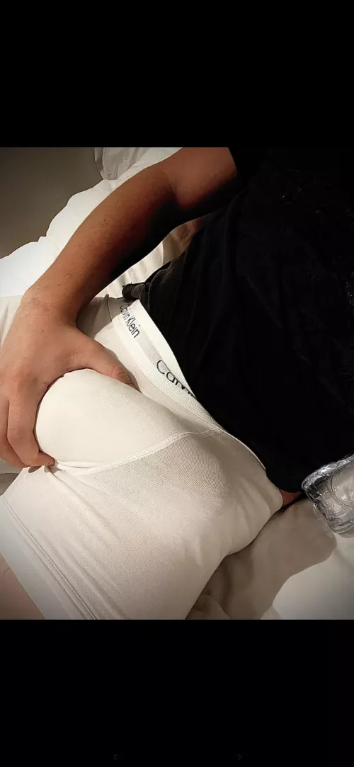 Since people don’t believe I’m soft in my last photo bulge photo. This is how much I bulge when I’m hard lol clearly there’s a big difference.