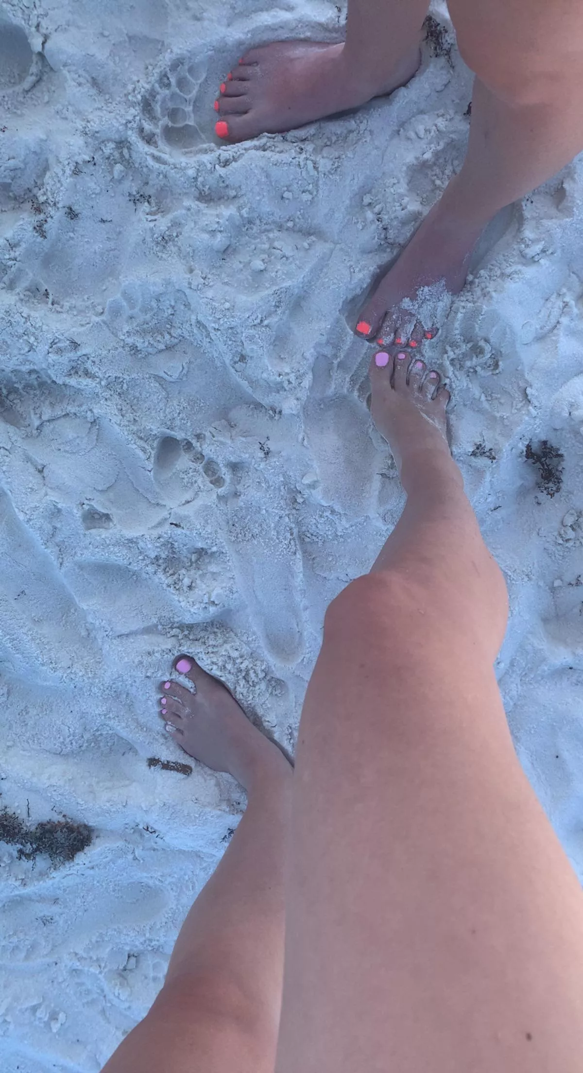 Sister beach feet 👅