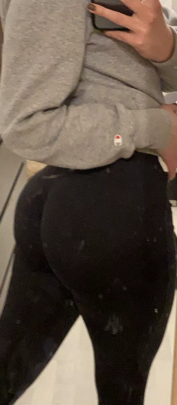 Slap my ass daddy😇