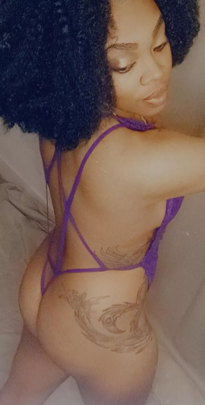 Slim thick wit a lotta lip 💋