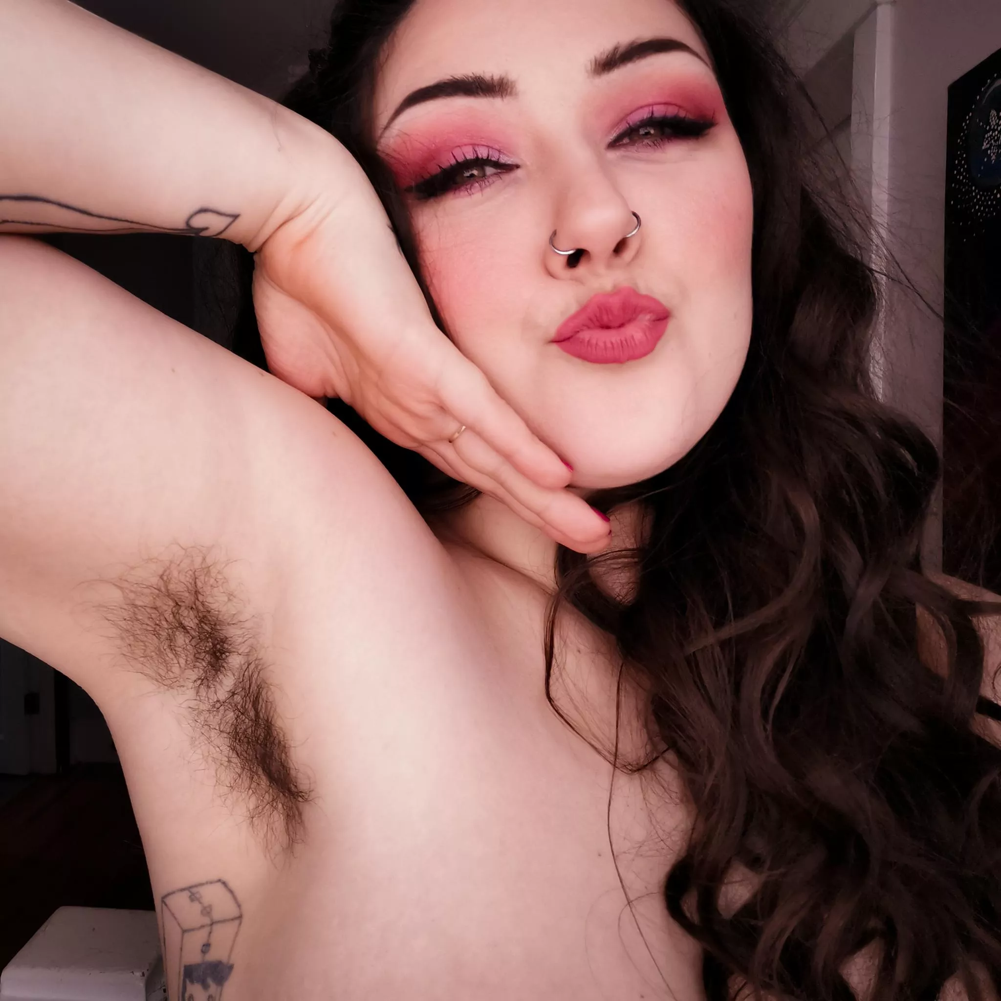 smooches for you today! don't I spoil you ;)