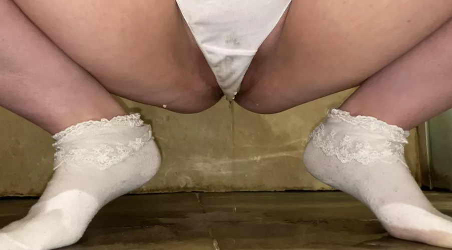 So ended up pissing my pants because my fuck buddy was talking to long on toilet 😅💦