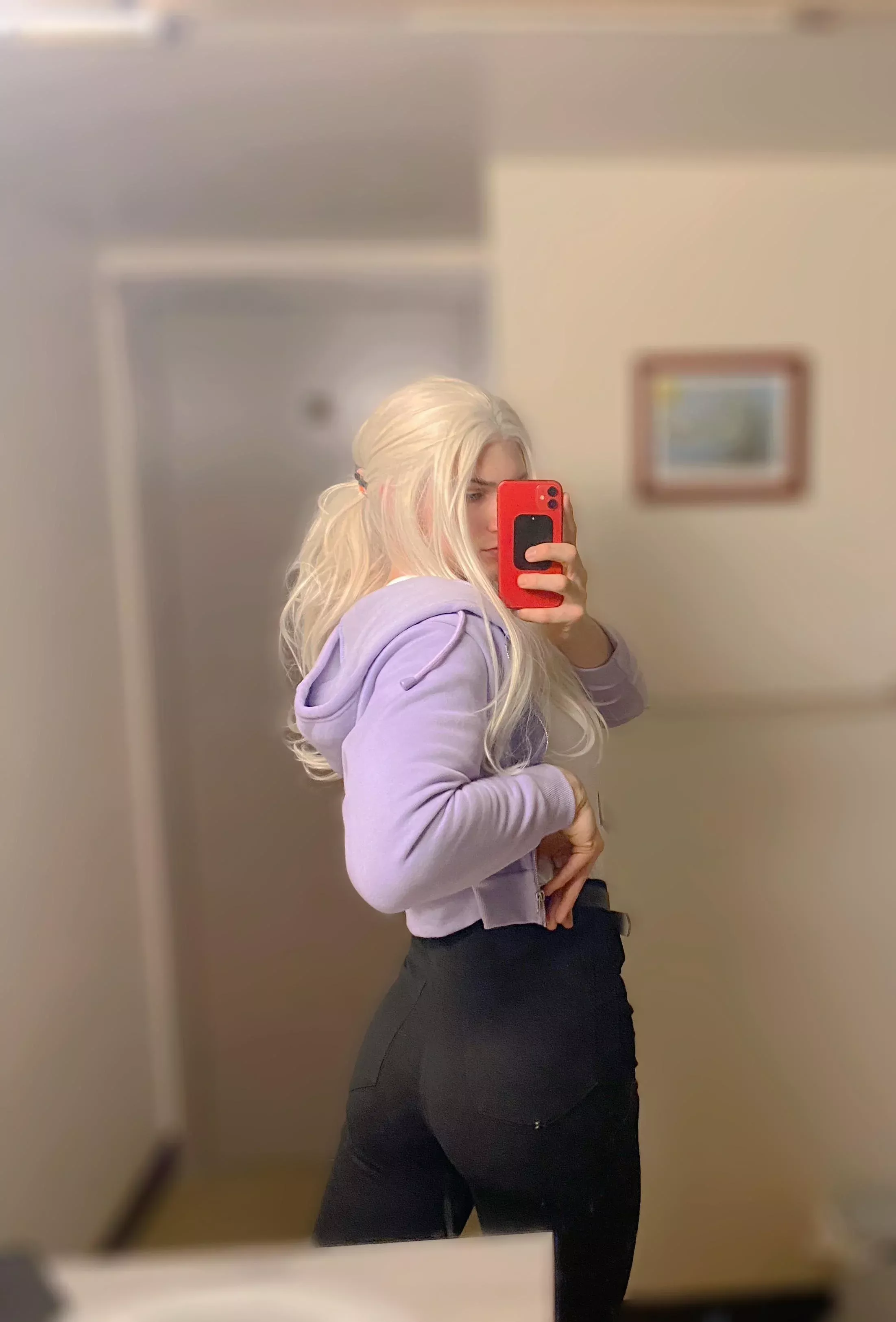 so....does anyone need a gf? 👉👈 it's the first photo with my face so just don't ignore me please 😓😓