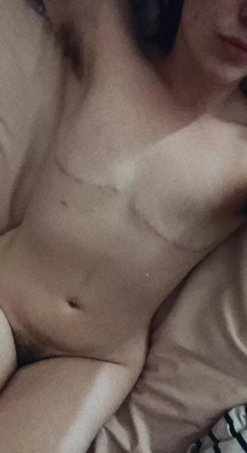 someone come play w my nipple less chest 😈