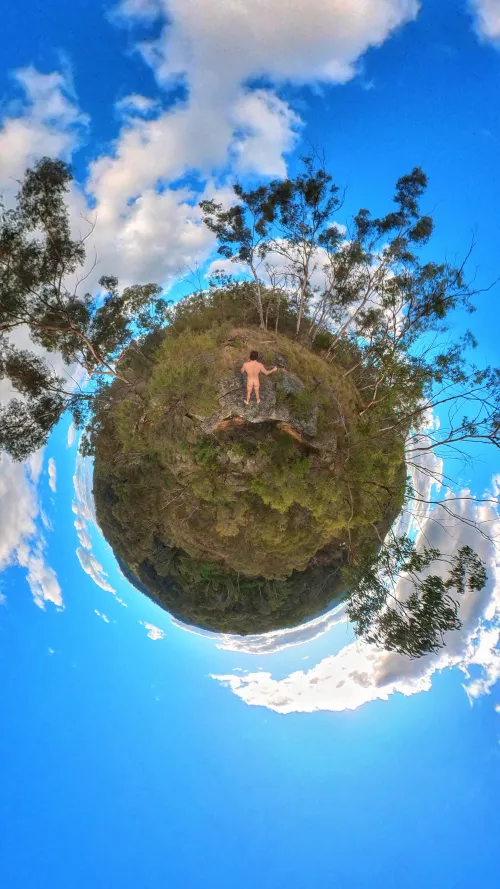 Someone please join me in my little nudy planet 🌏 👕👖🚫