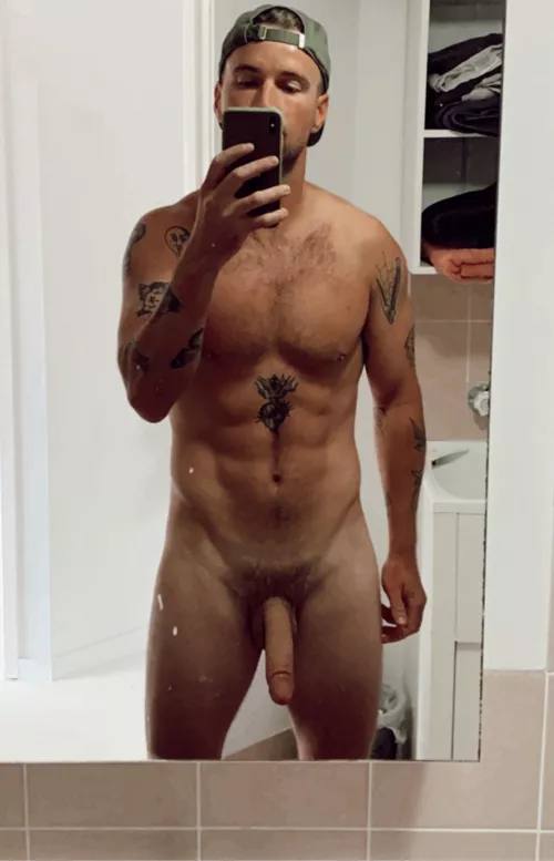 Someone should invent nudist gyms πͺπΌ