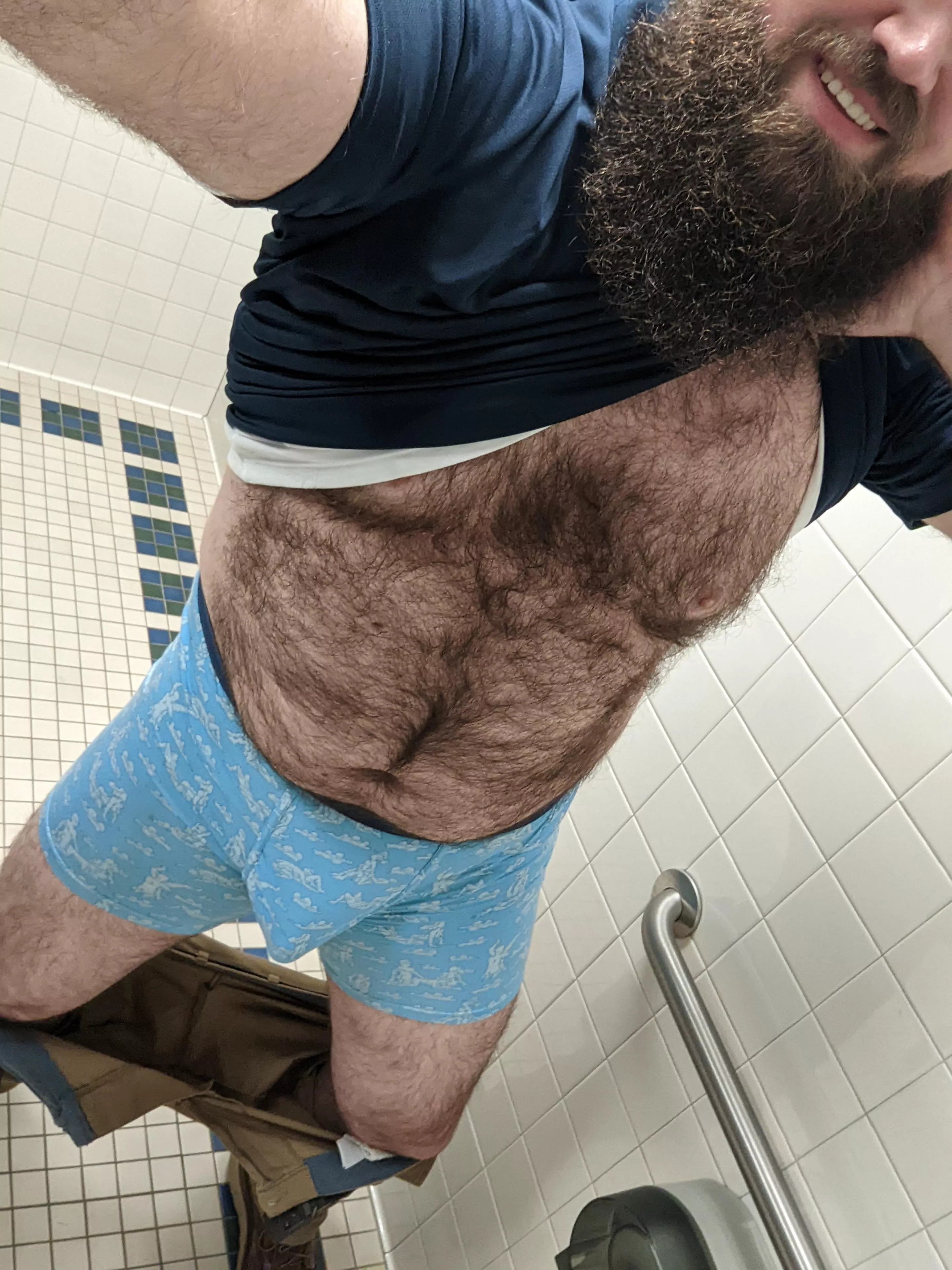 Sometimes ya just gotta sneak away from your desk and post racey pics online! 😏😋