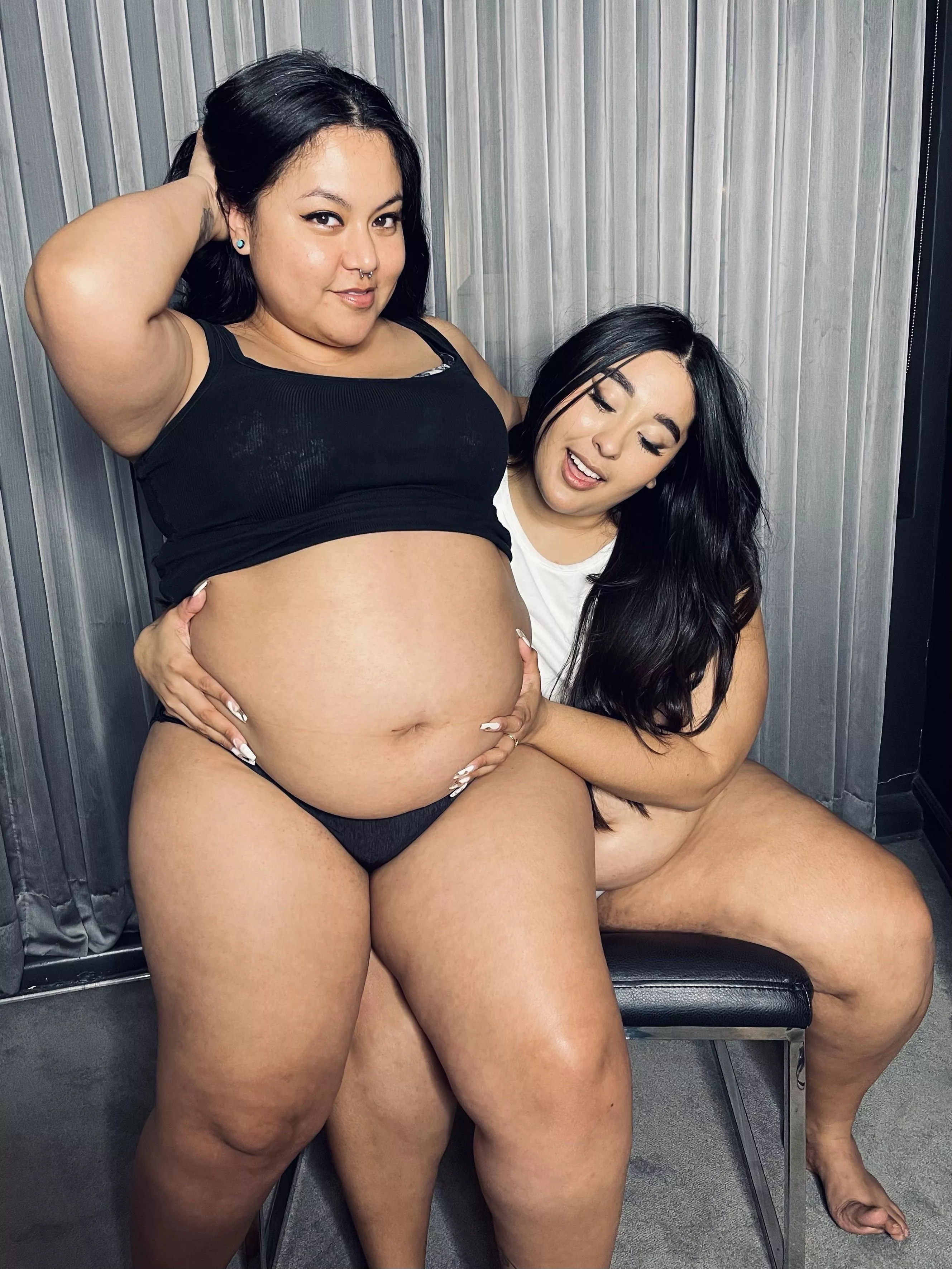 Sometimes you have to help your friends fatten up a little 💕👯‍♀️ nudes by  Juicextea