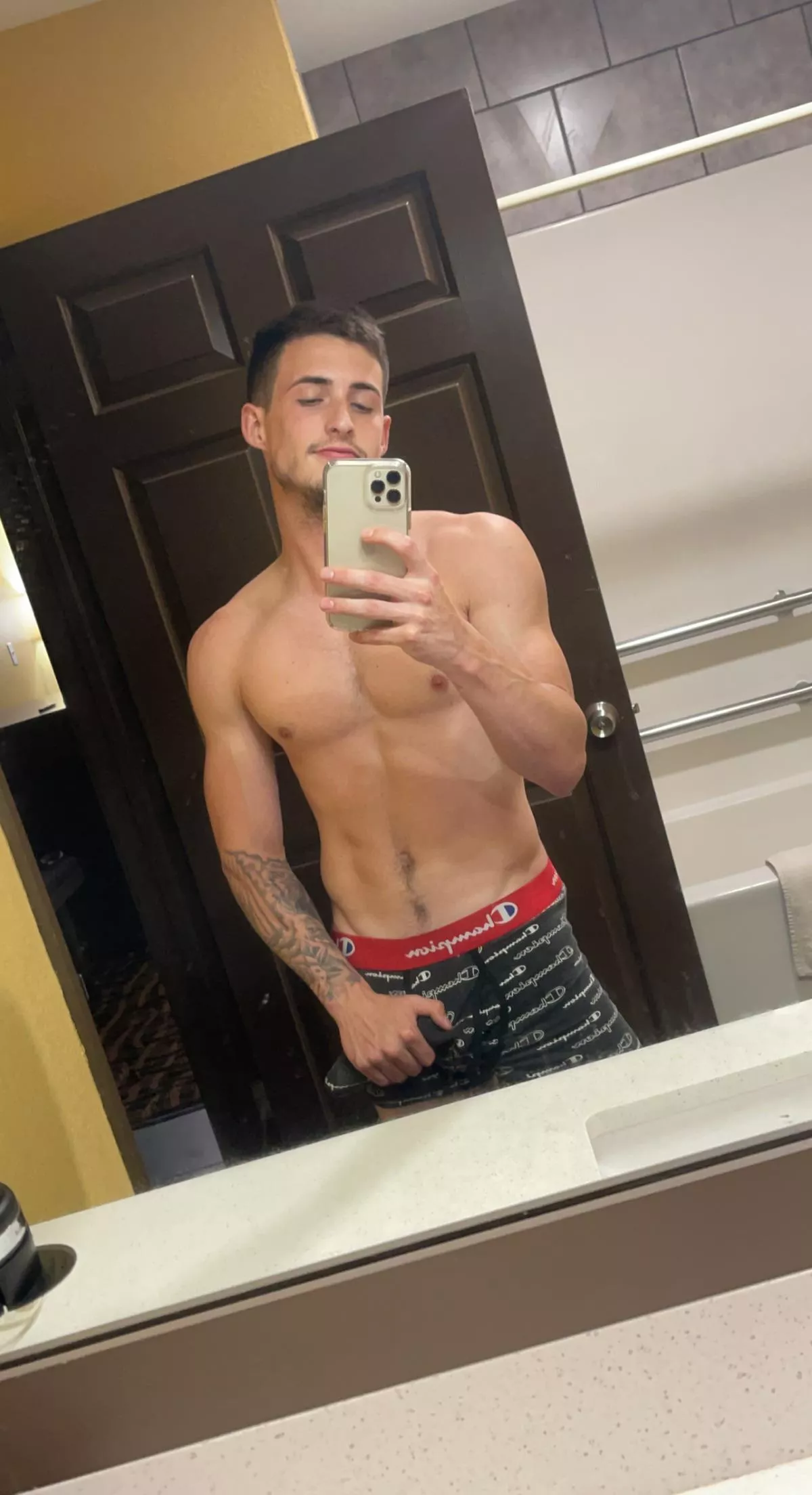 Sooo full who wants to empty me?😅