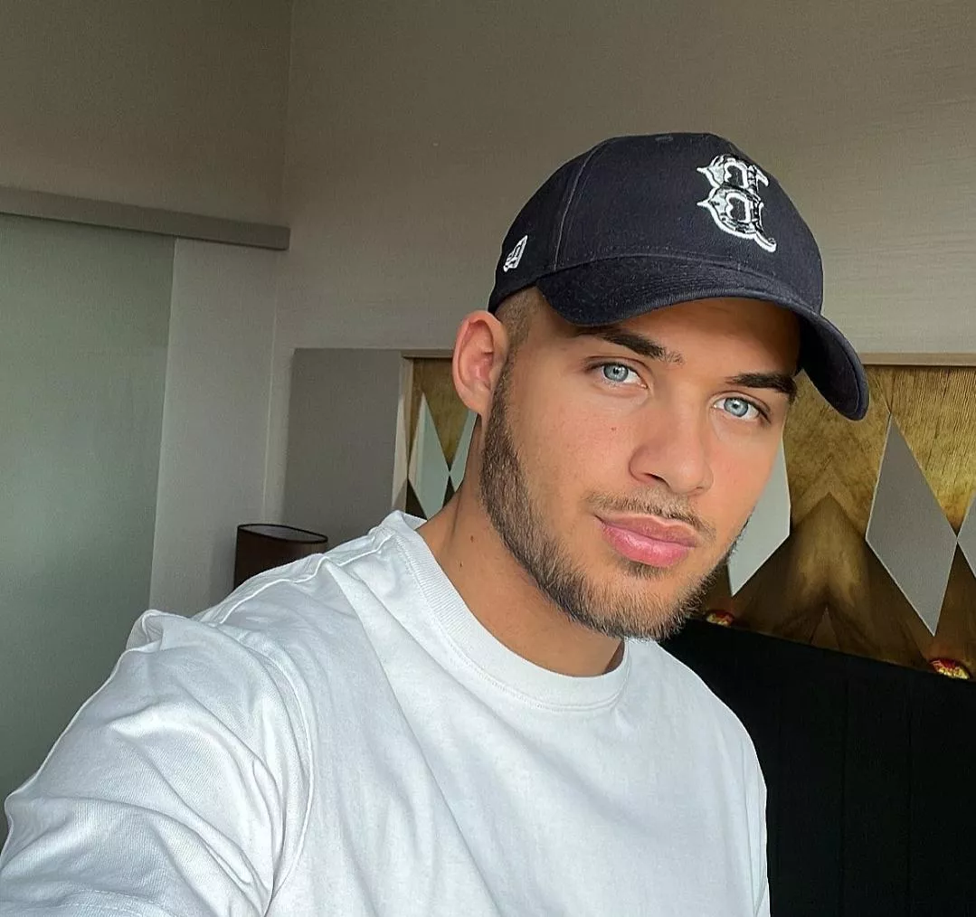 sore back today taking it easy. prob play some xbox. ✌️🎮 sore back today taking it easy. prob play some xbox. ✌️🎮