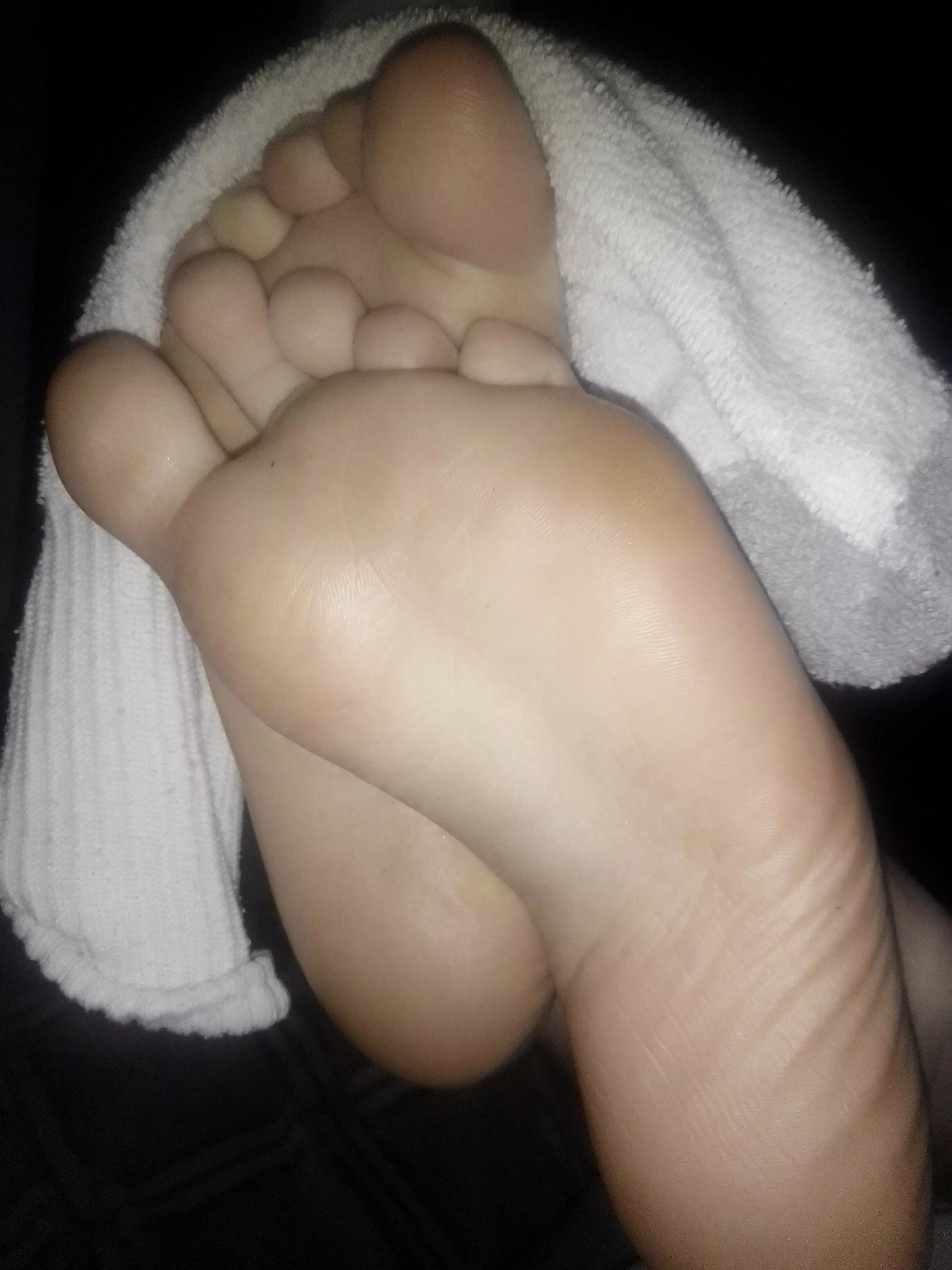 squeeze these tired feet to your face , and kiss my sole's 😈