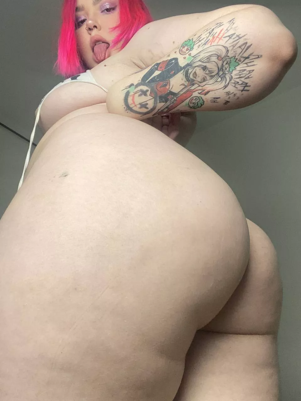 [STBA] that fat ass needs to be spanked 🥵
