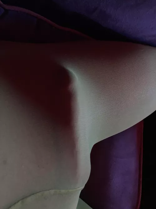 Stoned and bulging in tights