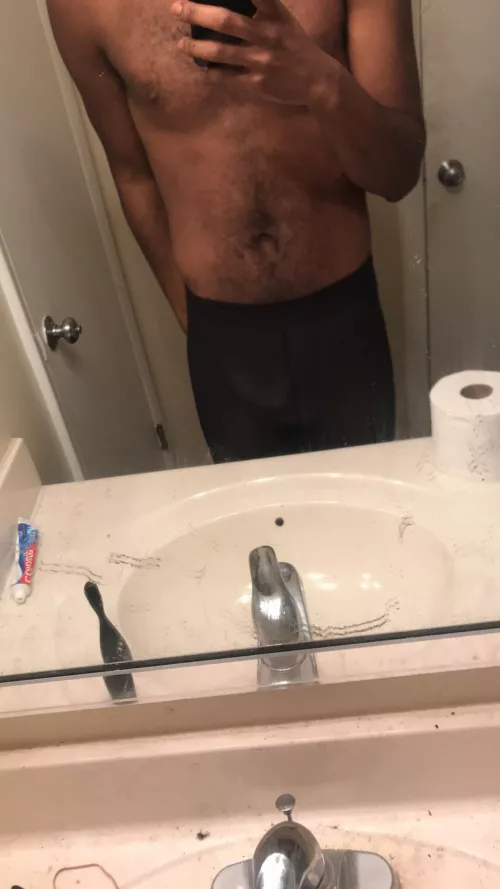 straining against my tights😩