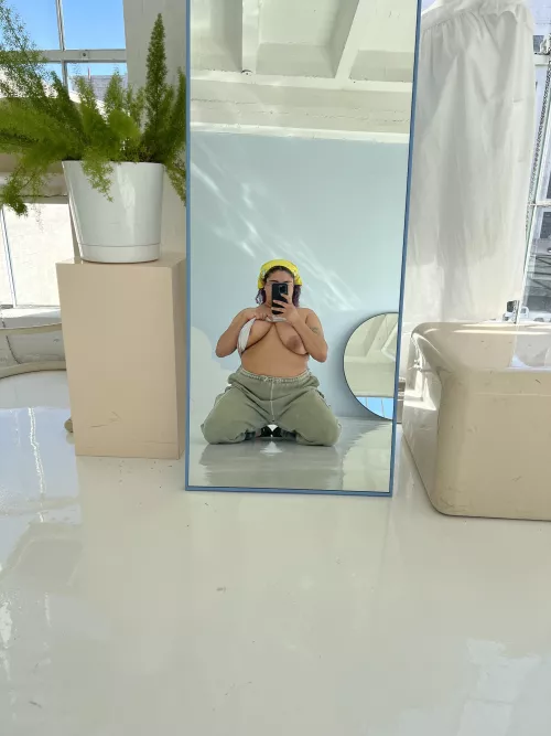 Stuck at work but always trying to have a lil fun 😜