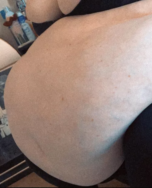 stuff me fatter and fatter so this gut drags on the floor OINK OINK 😈🐷