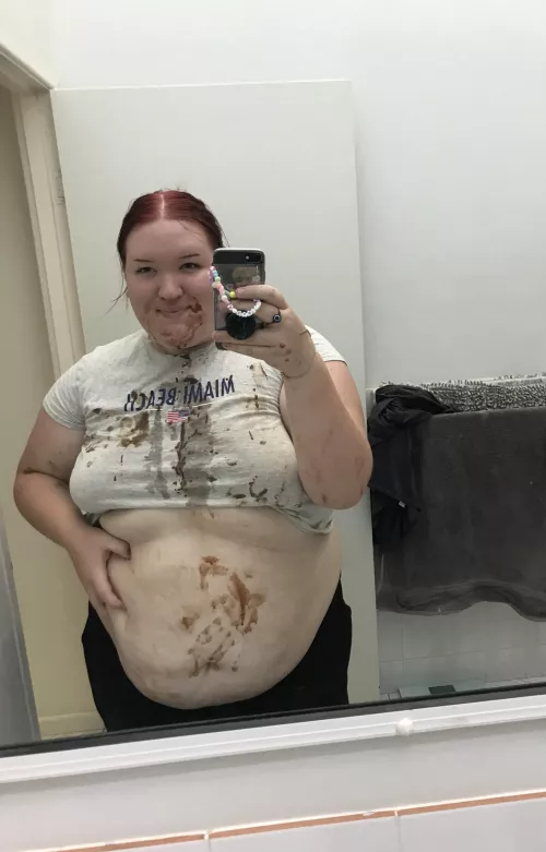 Stuffed myself full of chocolate for an augustus gloop roleplay, i think i fit it well 😋