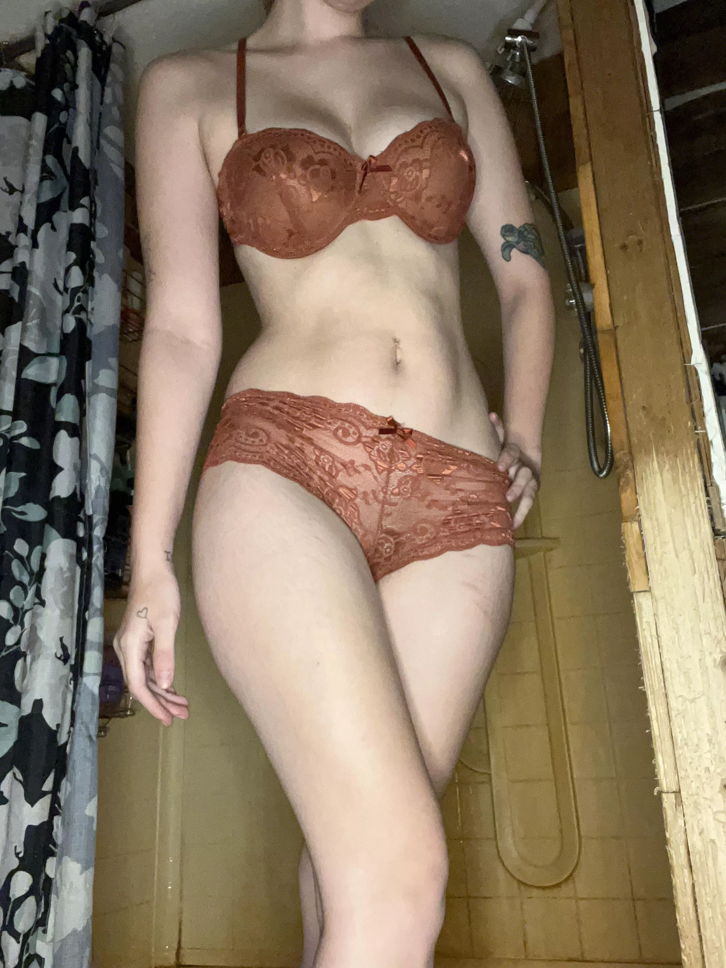 Subscribe to my OnlyFans for more sexy pics and videos😘