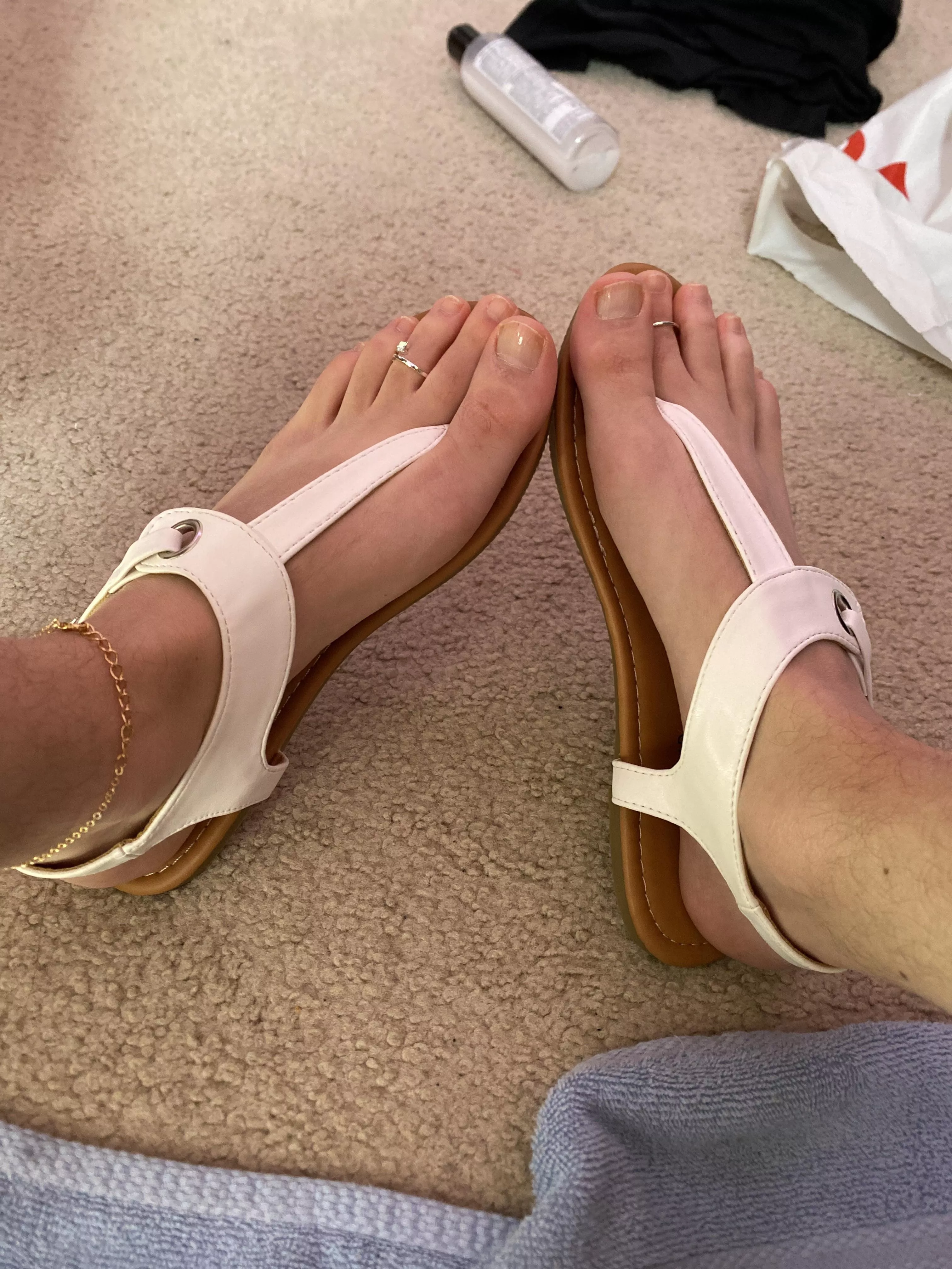 Summertime sandals 💗