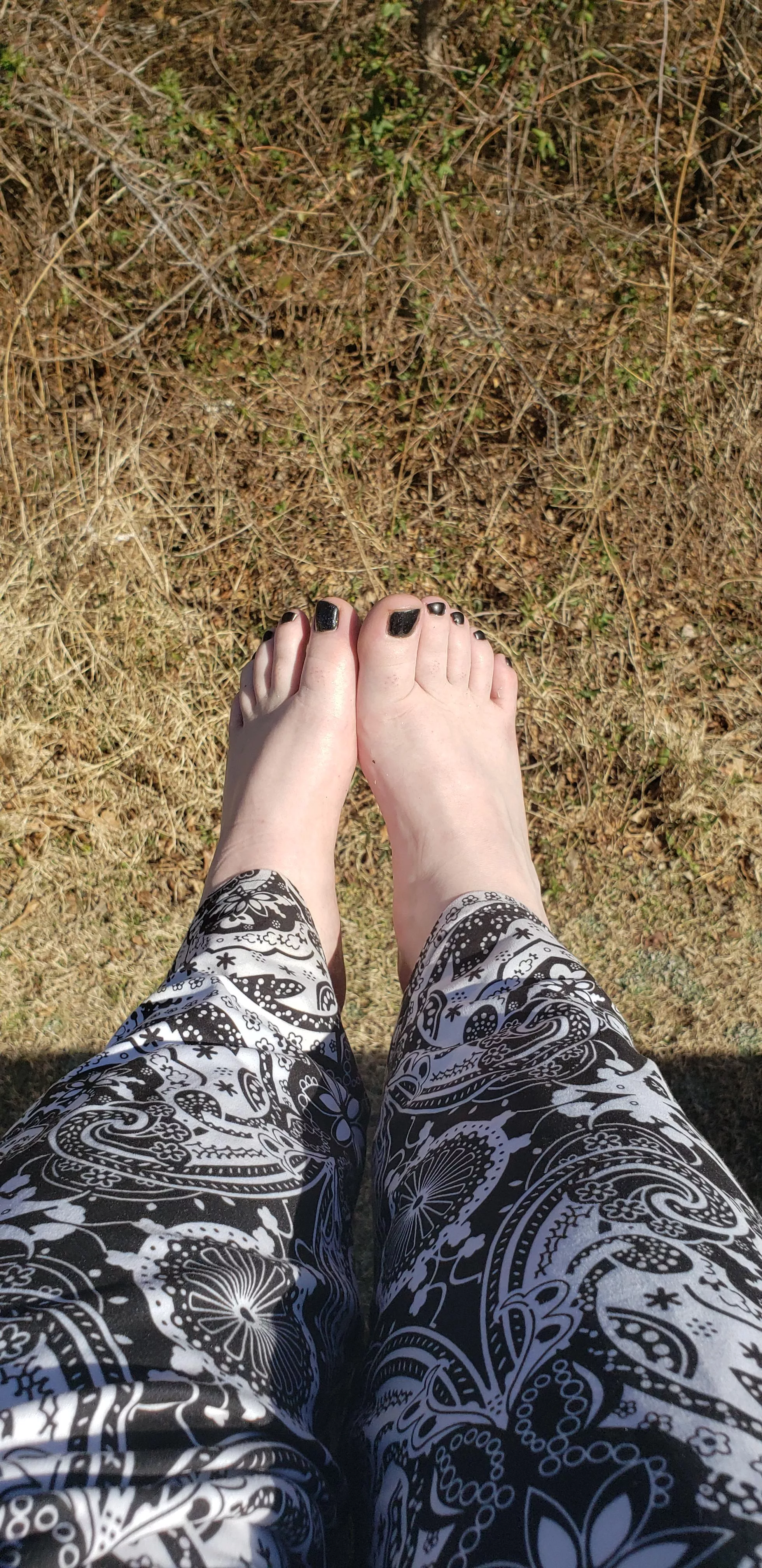 Sunny toes 😎 😍 🦶🦶