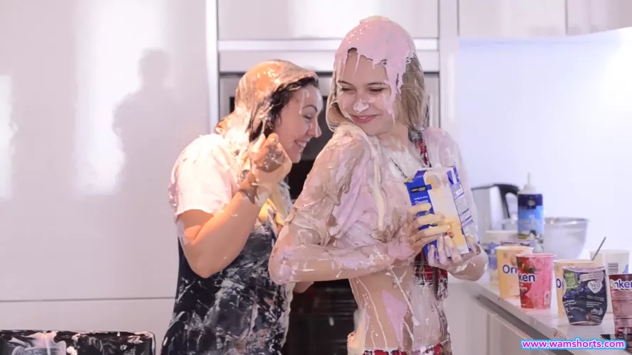 Super adorable food fight between Chloe Toy and Kacie James