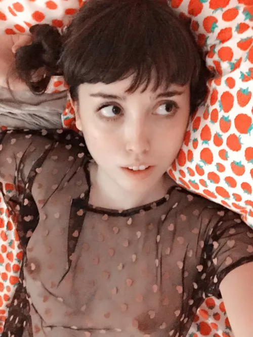 Super-flat. Super see-through. Super strawberry print bedding. Super cute? You tell me!