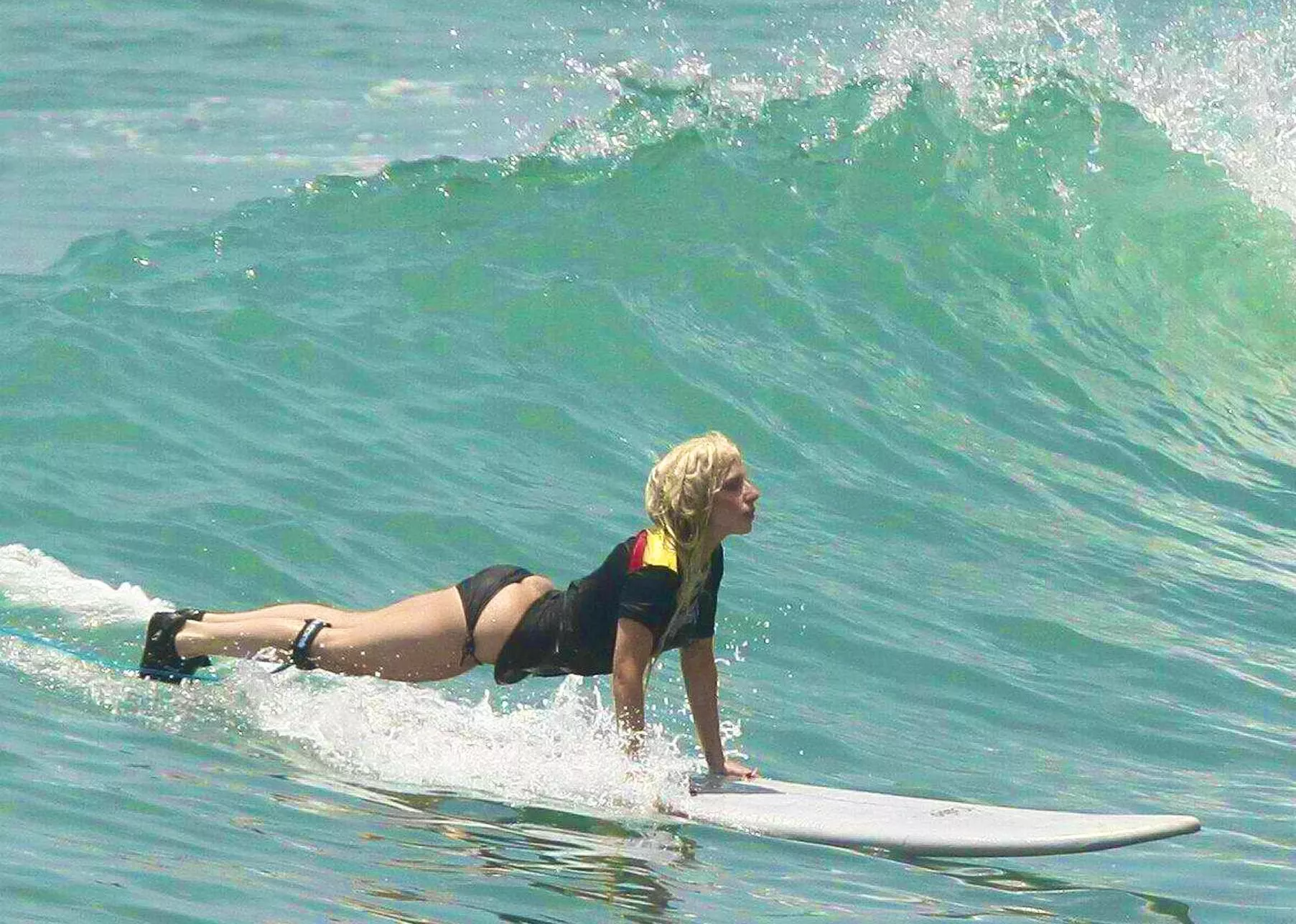 Surfin' Gaga