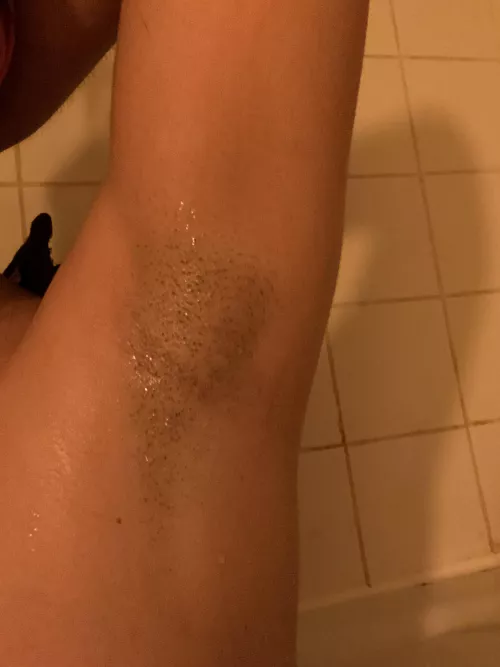 Sweaty & hairy bath armpits😍😍