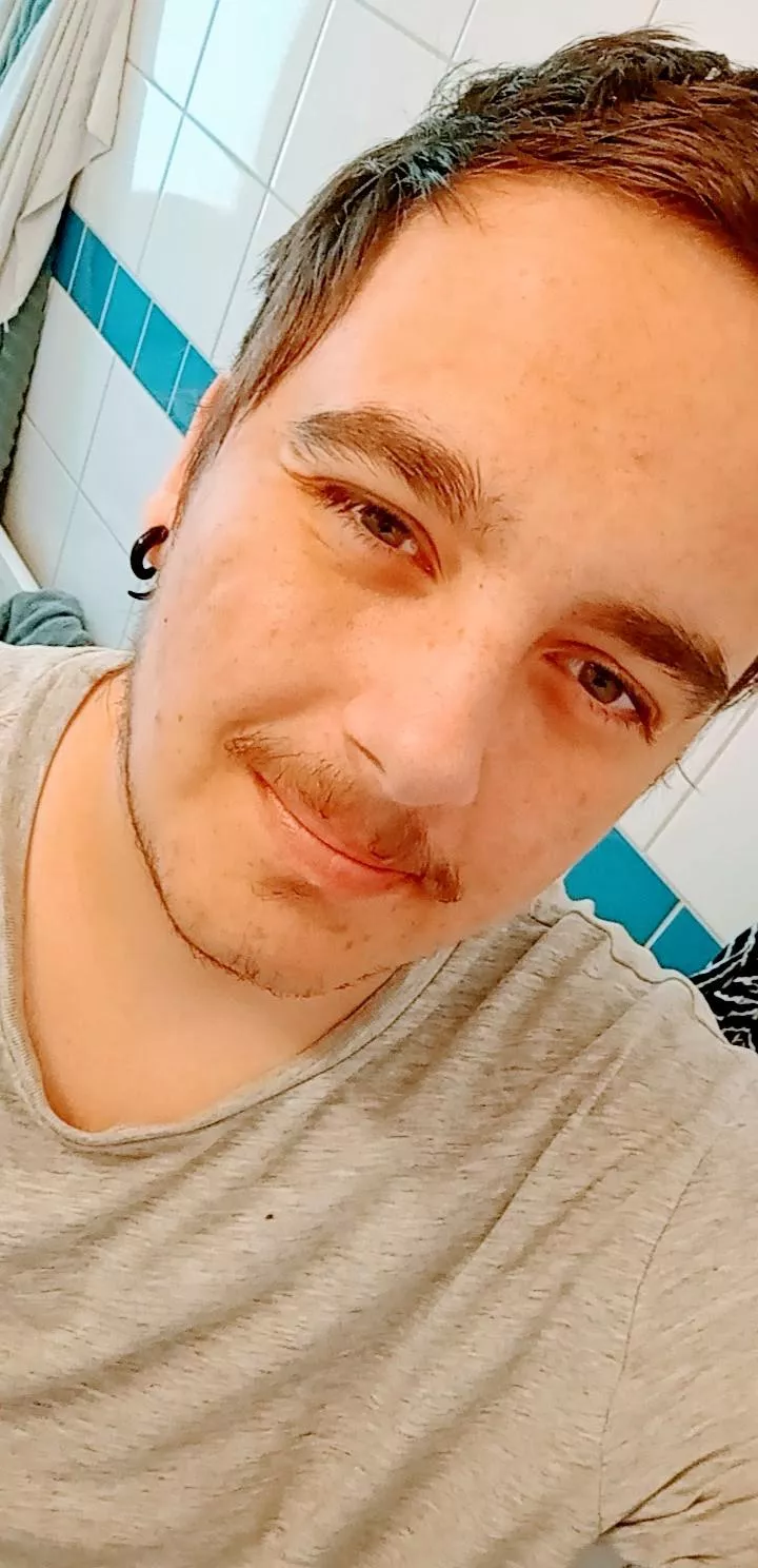 Swedish, singel and ready to mingle 😂how are y'all doing ? Swedish, singel and ready to mingle 😂how are y'all doing ?