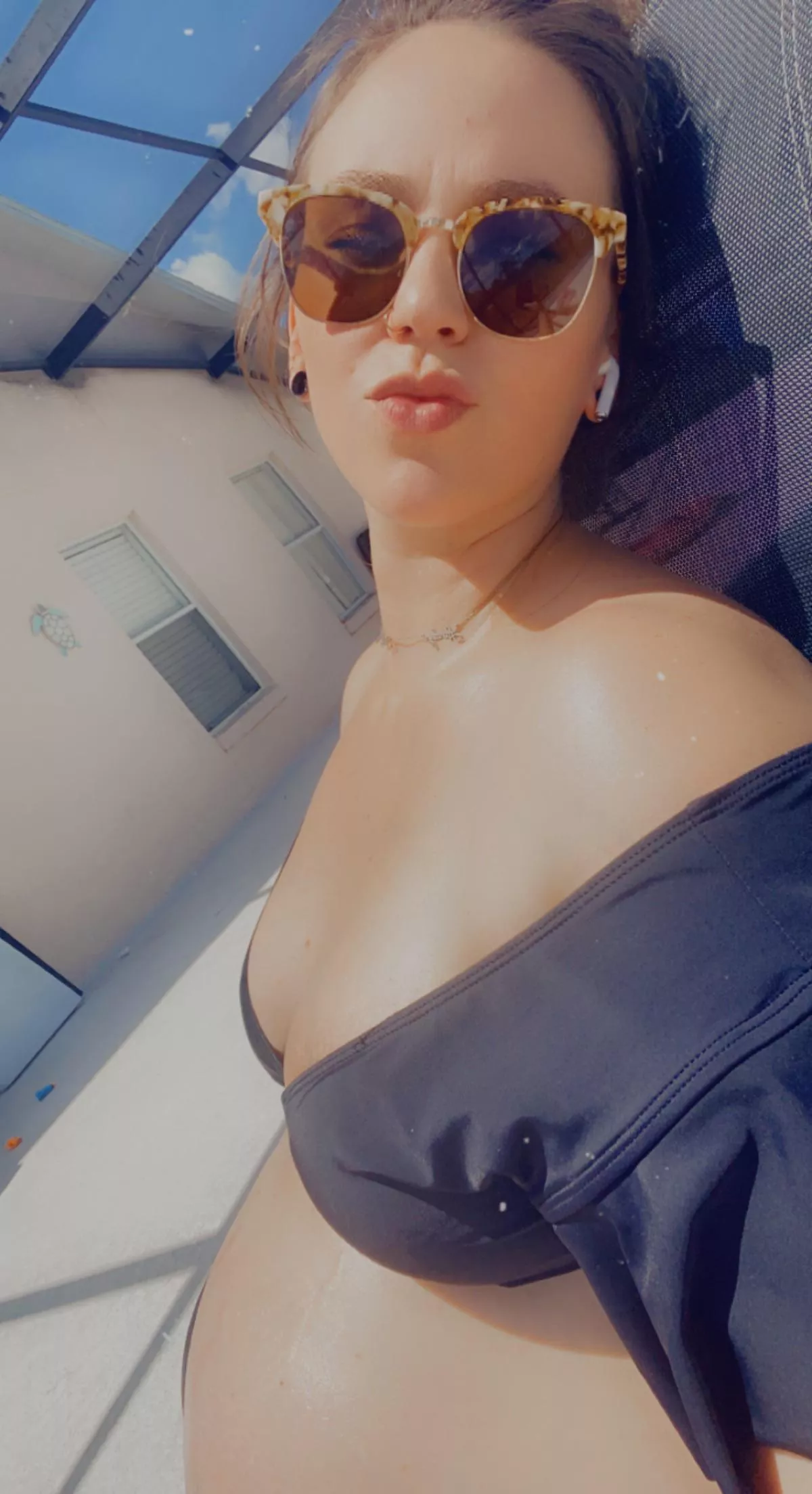 Take my top off & rub my belly 🥵