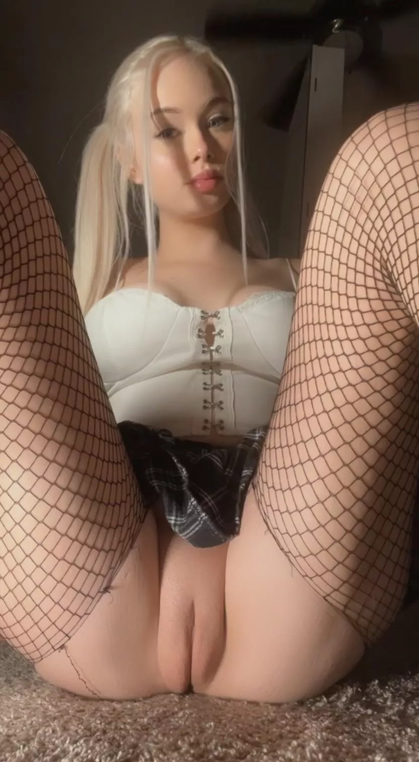 Taste my puffy pussy ;) Taste my puffy pussy ;)