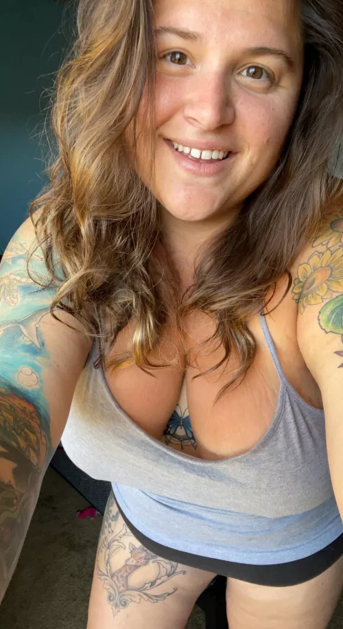 tattooed seductive stoner. let me share my tatted big natural curves with you!