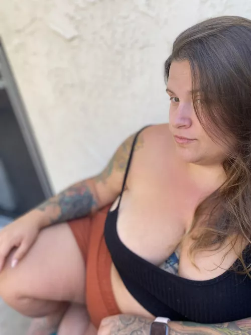 tattooed seductive stoner. let me share my tatted big natural curves with you!