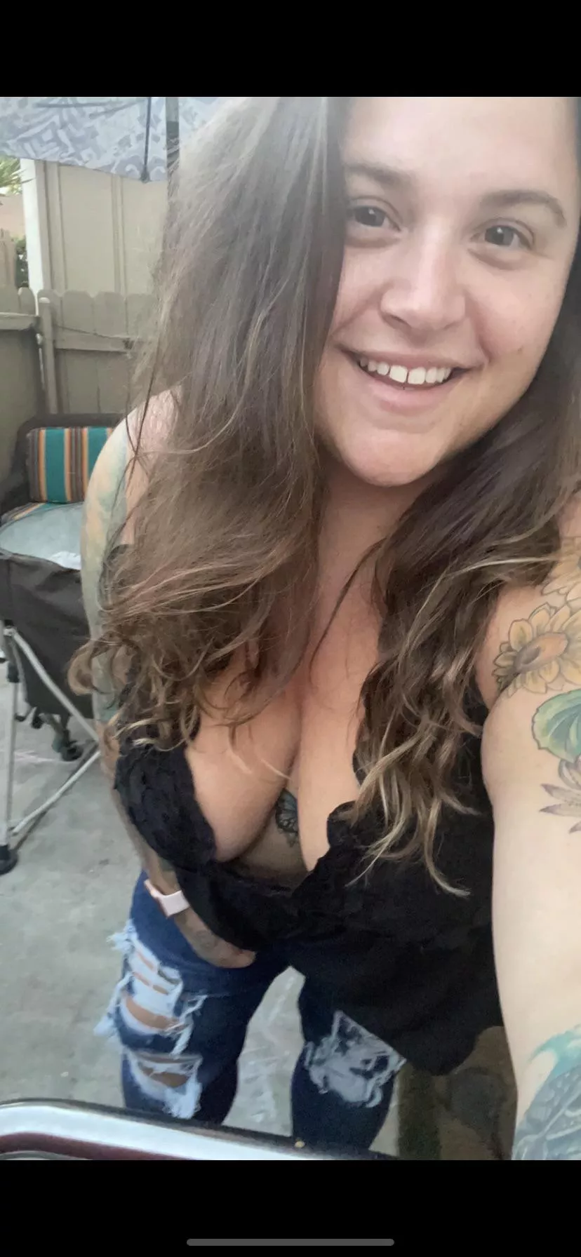 tattooed seductive stoner. let me share my tatted big natural curves with you!