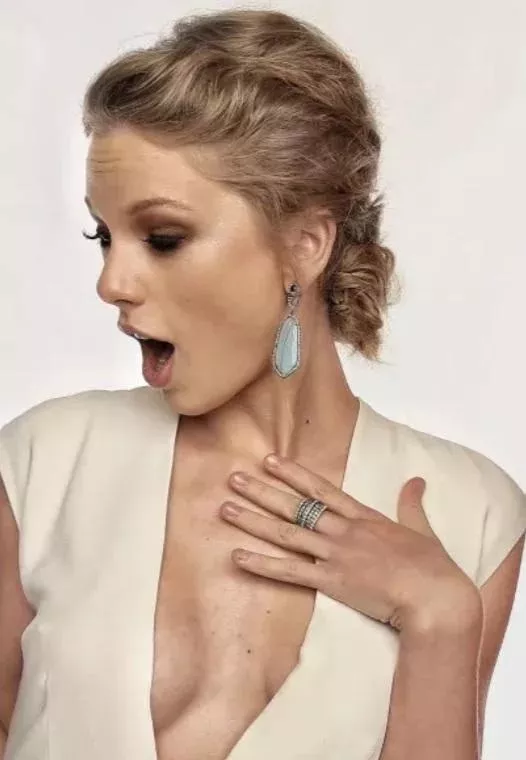 Taylor Swift's tits have me throbbing. I need a bud to play as her and make me bust.