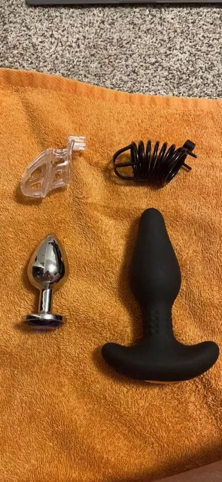 The best present that can be given to a slut as a birthday gift 🎁