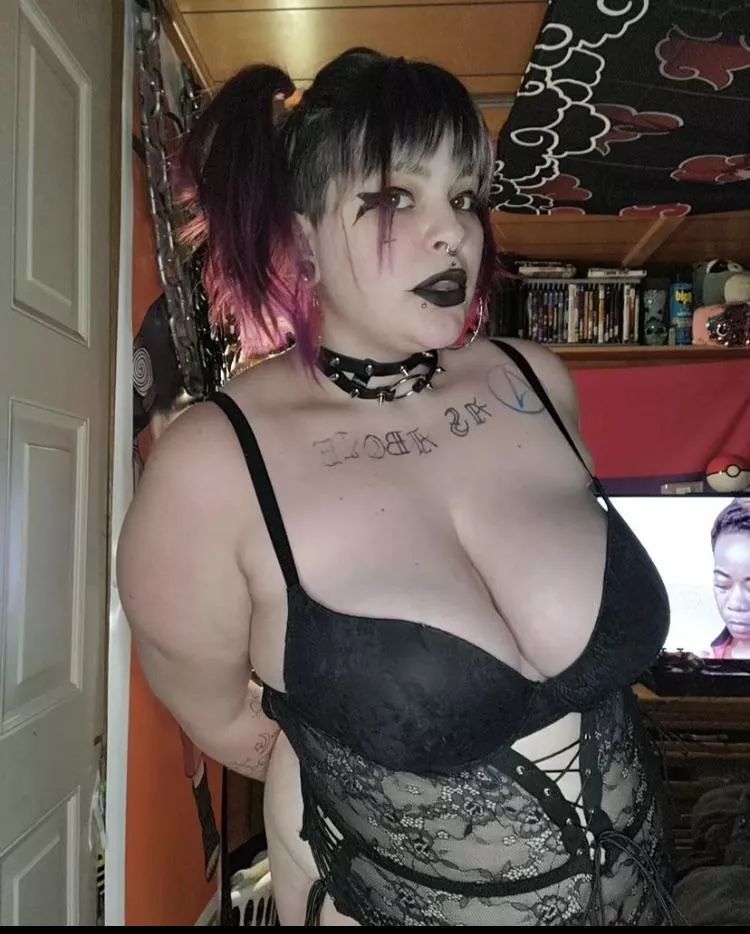 The bitch is back! 🥵🥵🥵💦💦💦 cum play with this big titty goth girl! 50% off your first month!