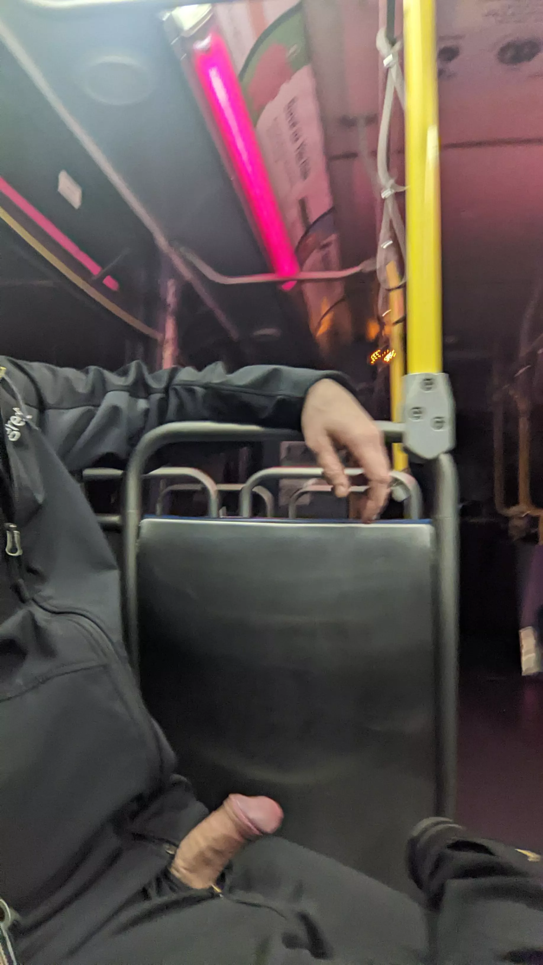 the bus was empty, so I pulled out my cock 😁🥵🥵