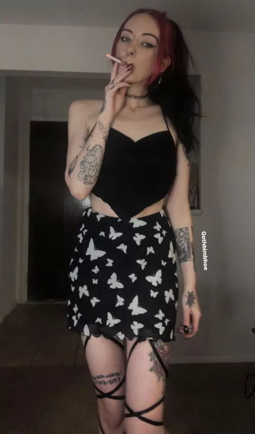 The cigarette really pulls the outfit together šā¤ļø