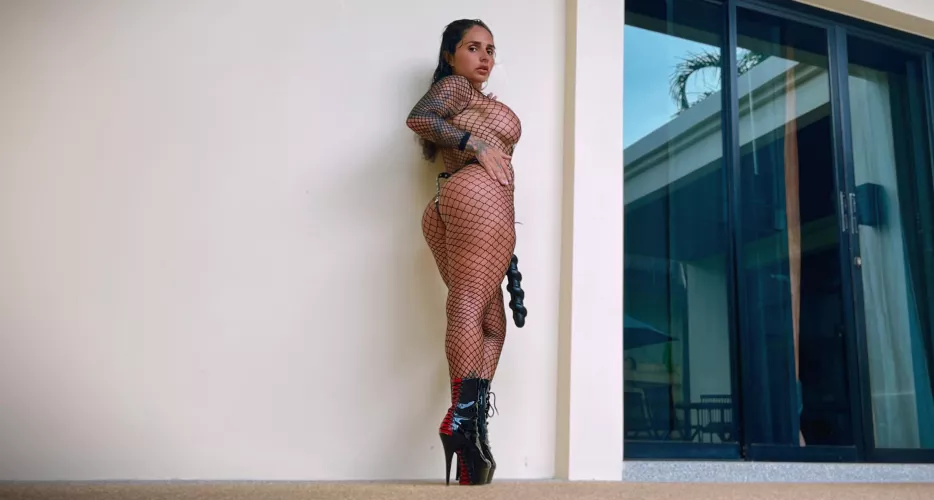 The face I make when another worthless boy wants to worship me…ugh [F]