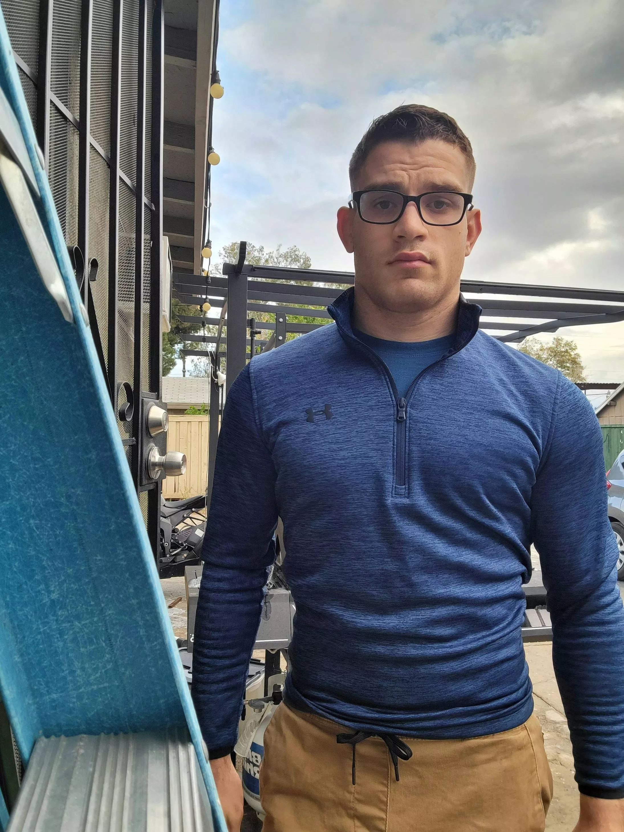 The face of someone who hates cleaning the yard 😂 The face of someone who hates cleaning the yard 😂