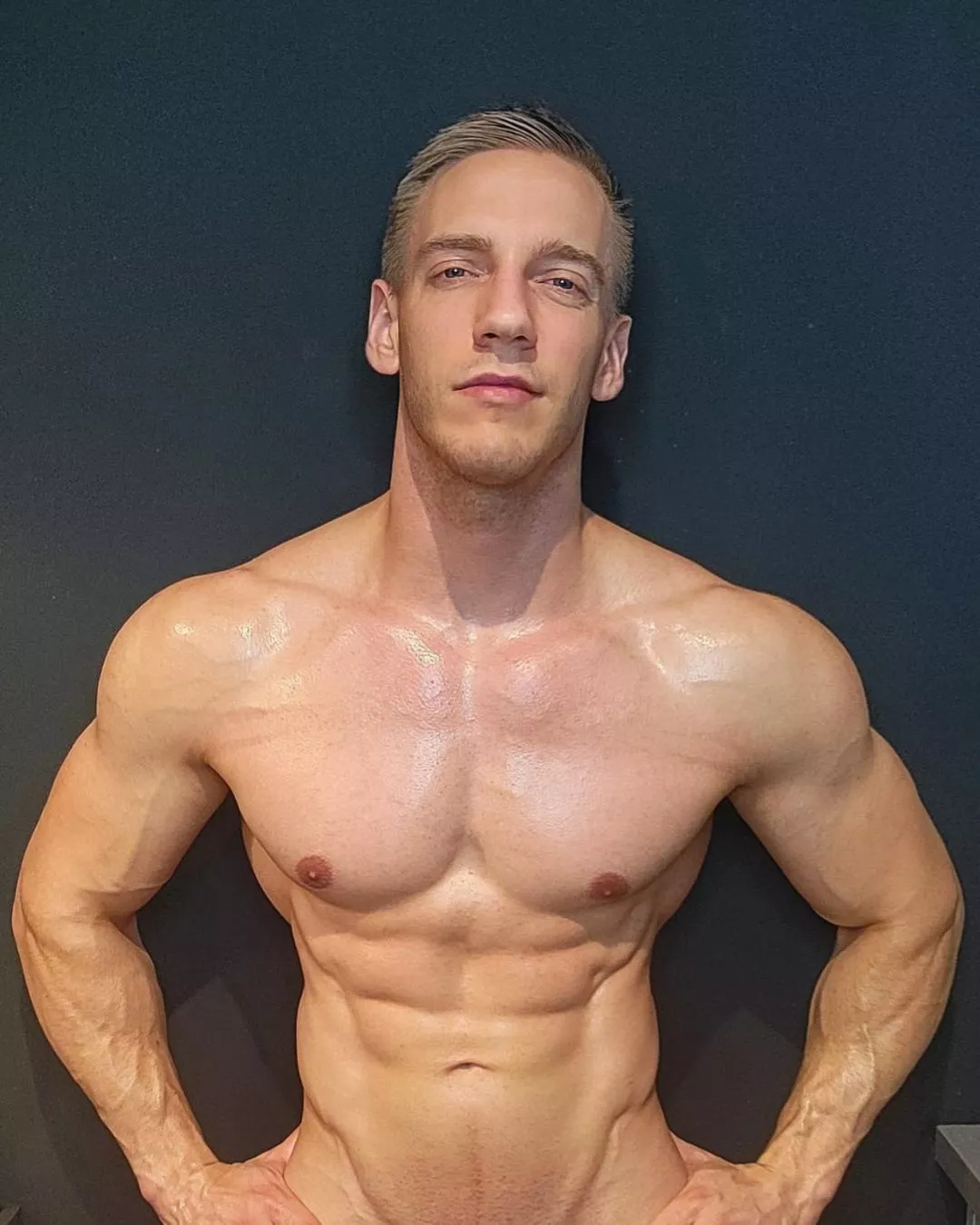 The full pic is much better 😳..