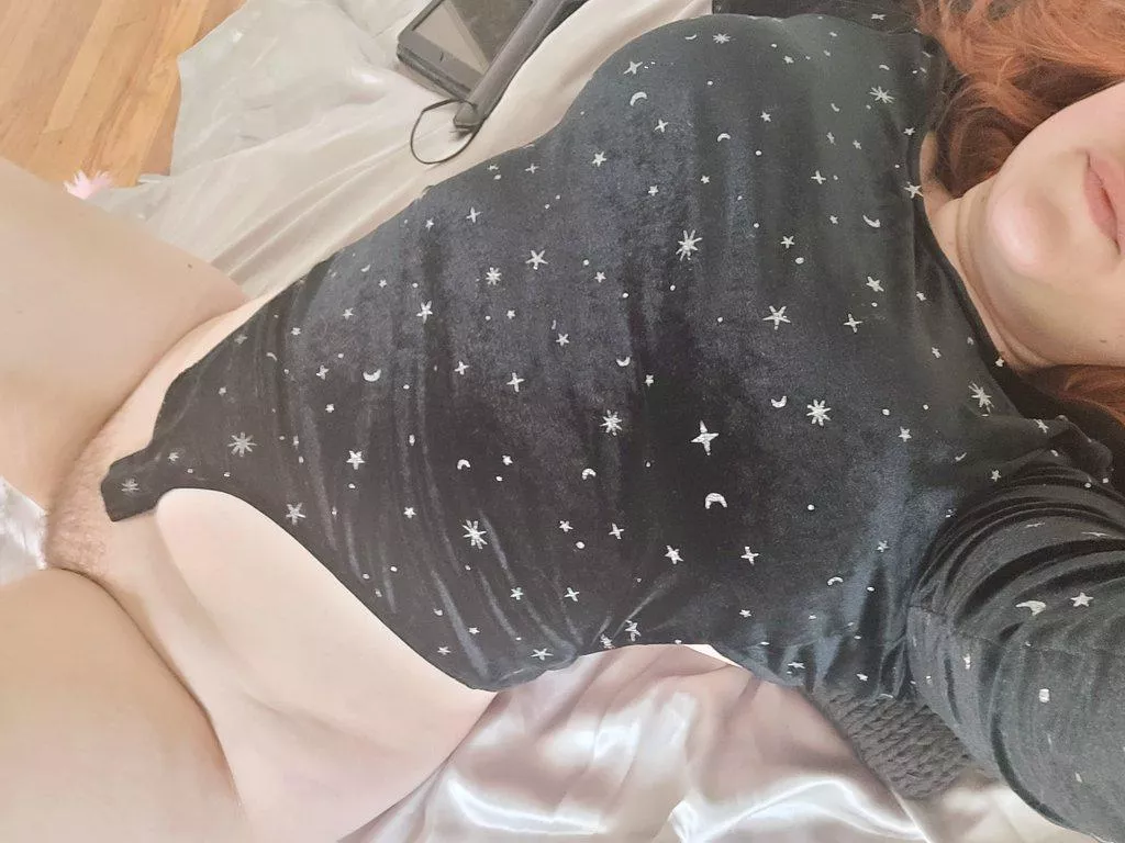 The hair is a wig so I hope you still like my brunette bush🥰