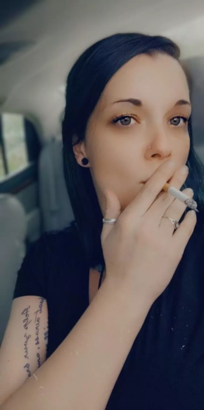 The midnight glances, and the topless dancers, the can of freaks, cars packed with speakers 🤘 The midnight glances, and the topless dancers, the can of freaks, cars packed with speakers 🤘