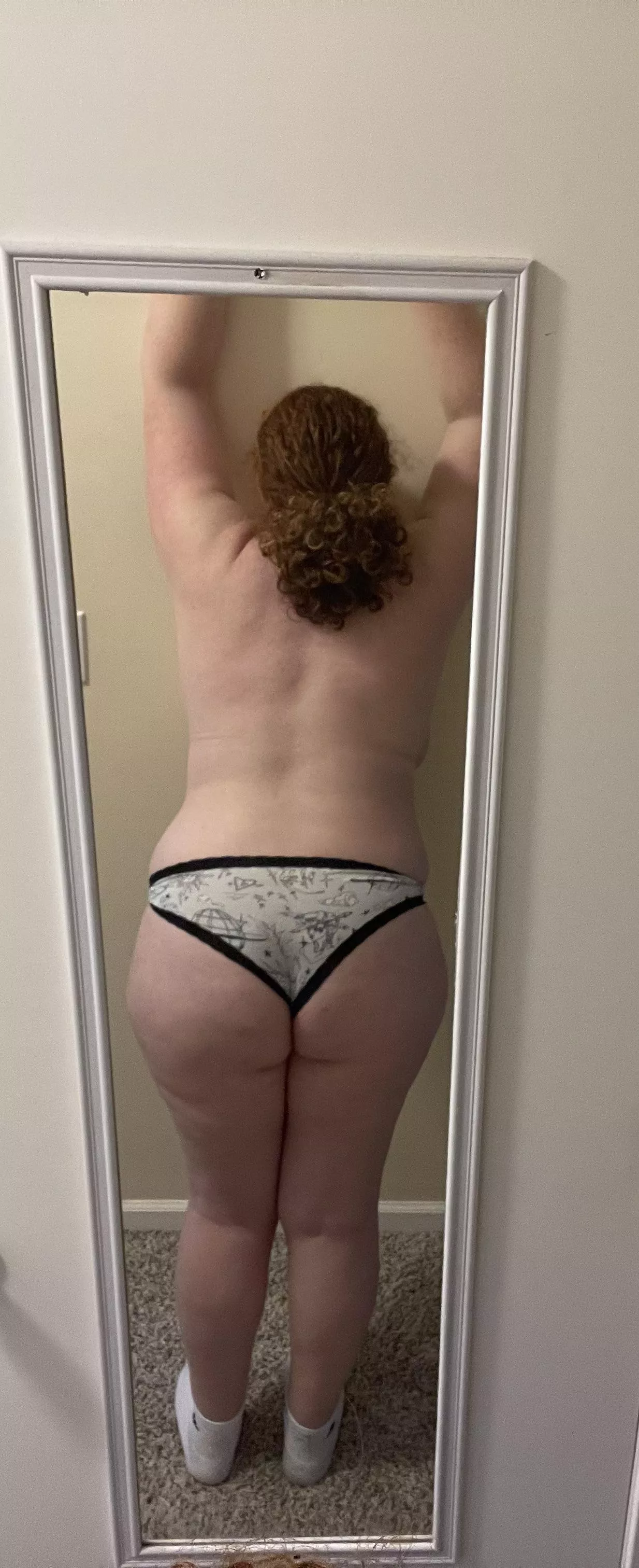 The mirror told me I have the fairest booty of them all 😍